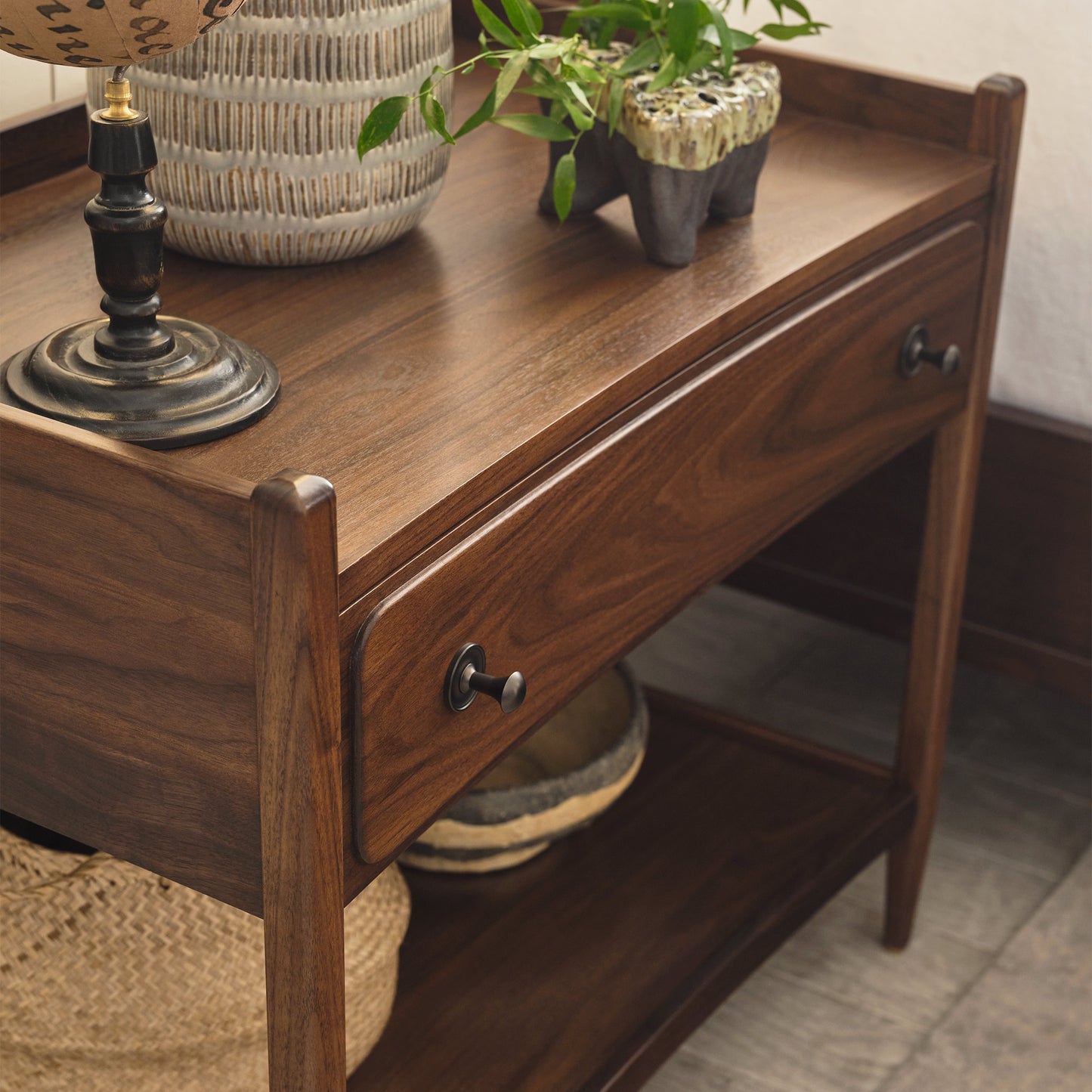 Hudson Valley Scooped Nightstand - Stickley Furniture | Mattress