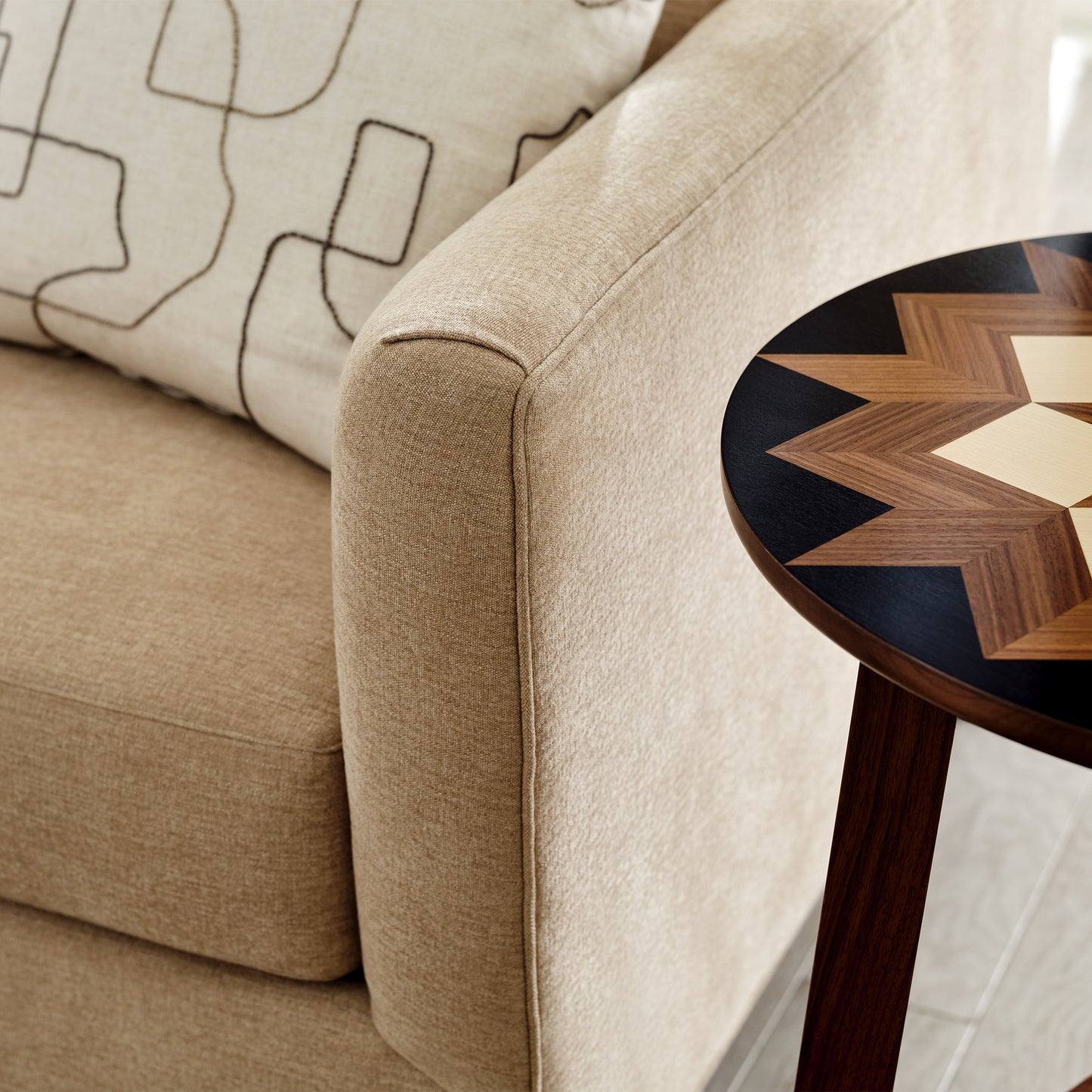 Hudson Valley Round Side Table - Stickley Furniture | Mattress