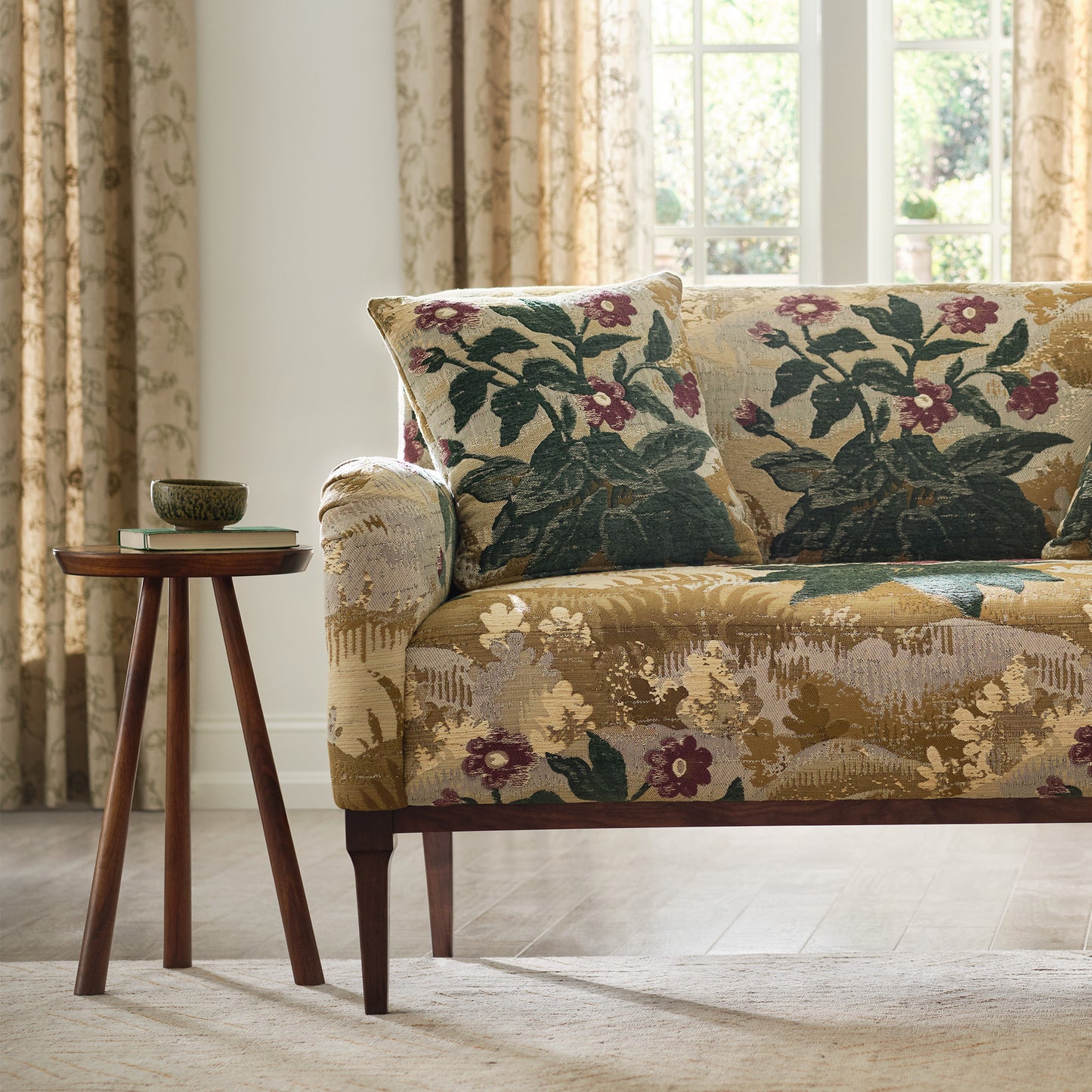 Hudson Valley 20-inch Drink Table - Stickley Furniture | Mattress