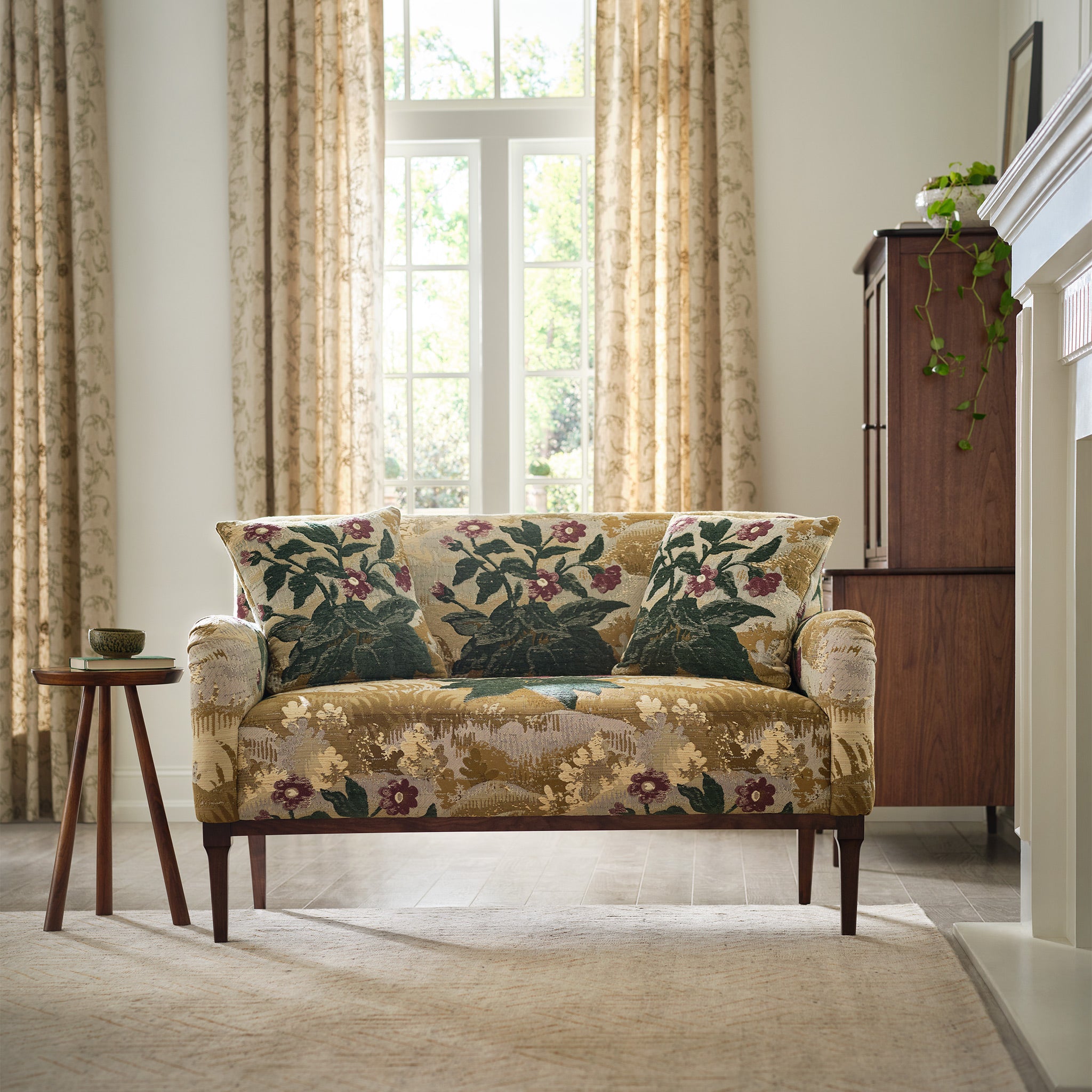 Hudson Valley 55-inch Settee – Stickley