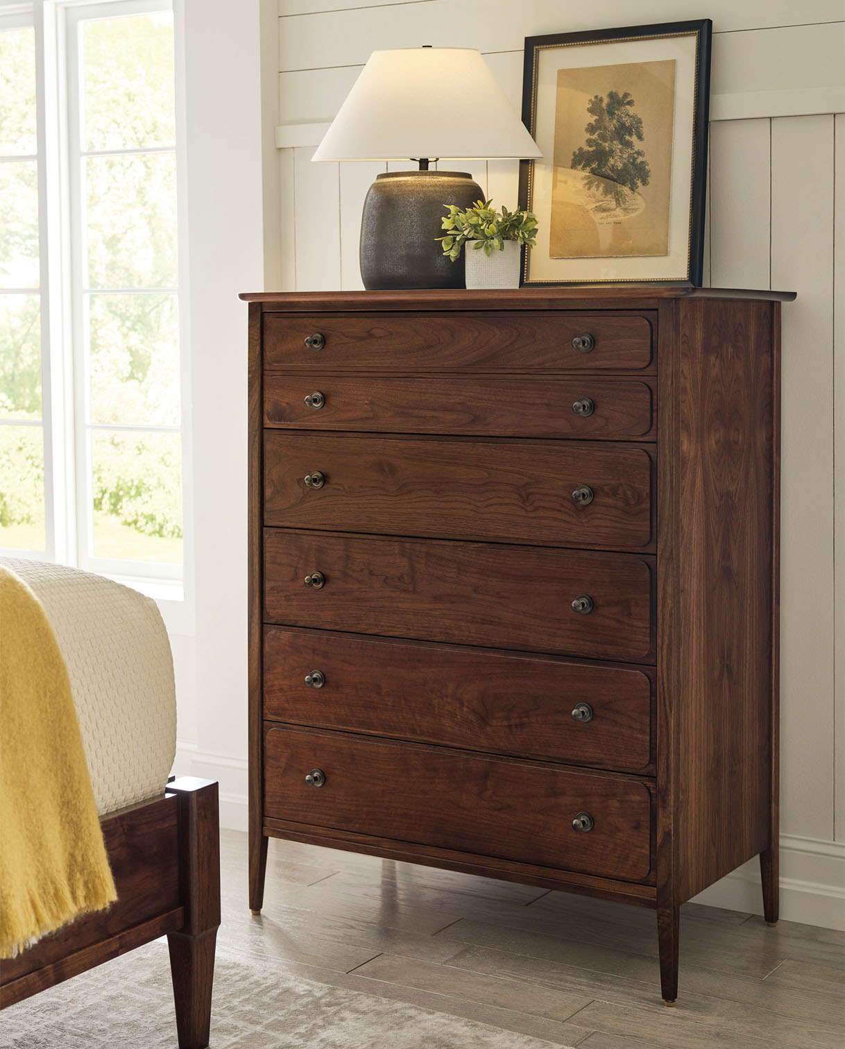 Dressers & Chests